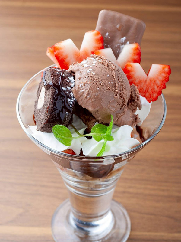 苺とチョコレートパフェ