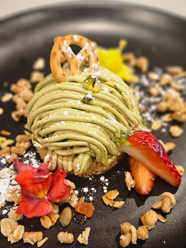 大変ご好評いただいているのが「和瑚モンブラン」