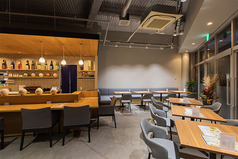 守山駅近カフェ＆バル和瑚の店内の様子